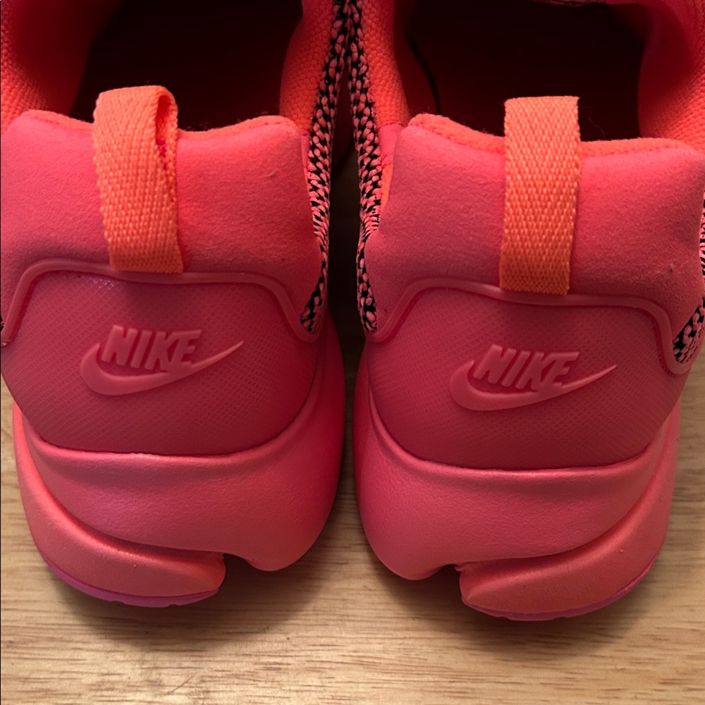 NEW Nike Bright hot Pink Sneakers - Picture 5 of 6